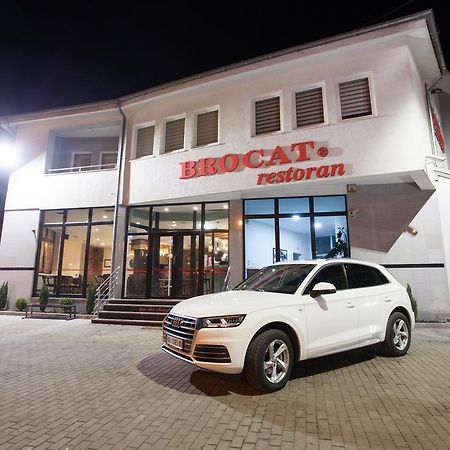 Apartmani Brocat ノヴィ・パザル エクステリア 写真