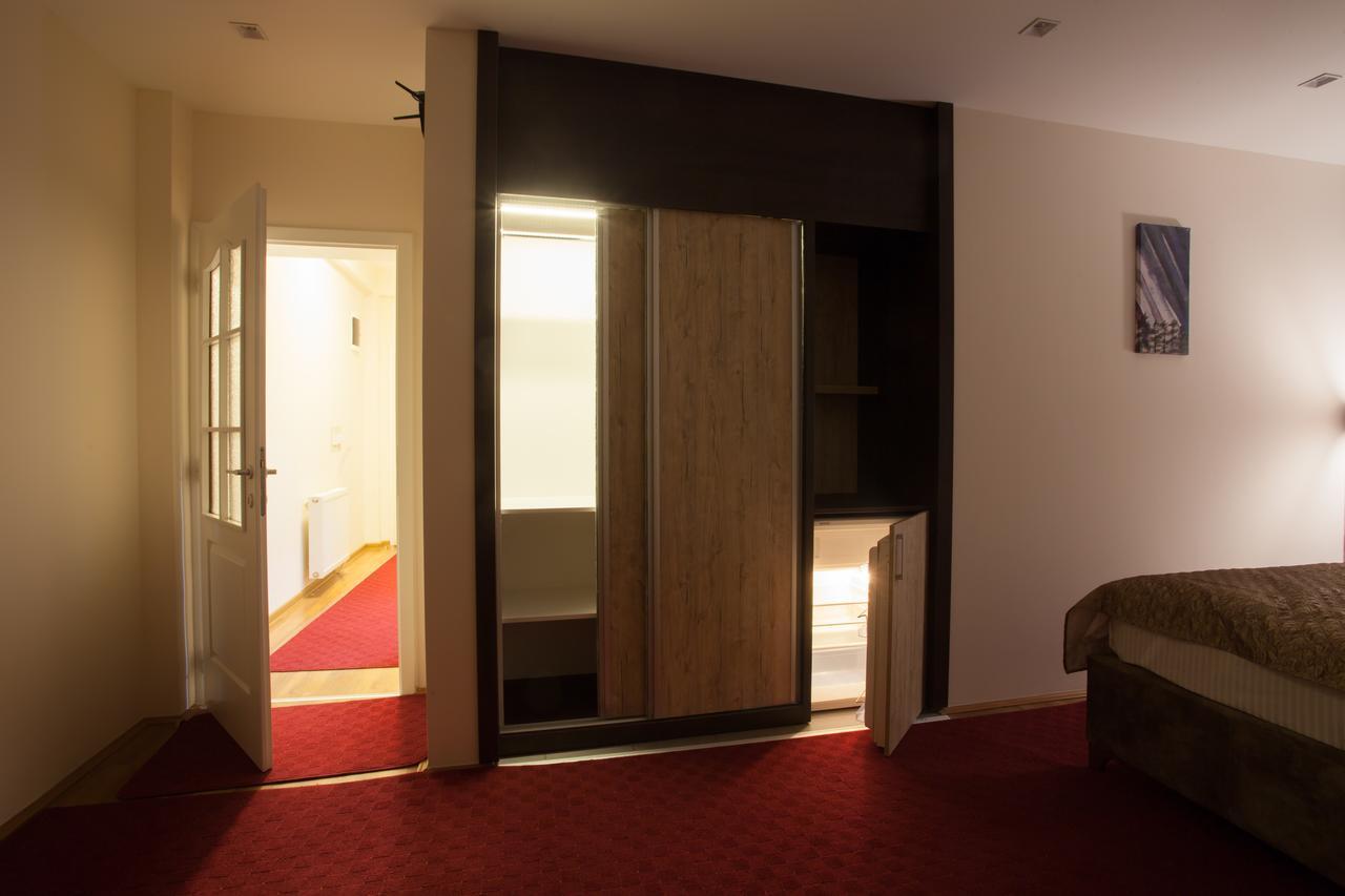 Apartmani Brocat ノヴィ・パザル エクステリア 写真