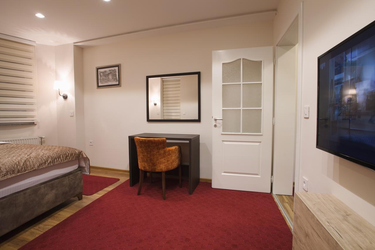 Apartmani Brocat ノヴィ・パザル エクステリア 写真