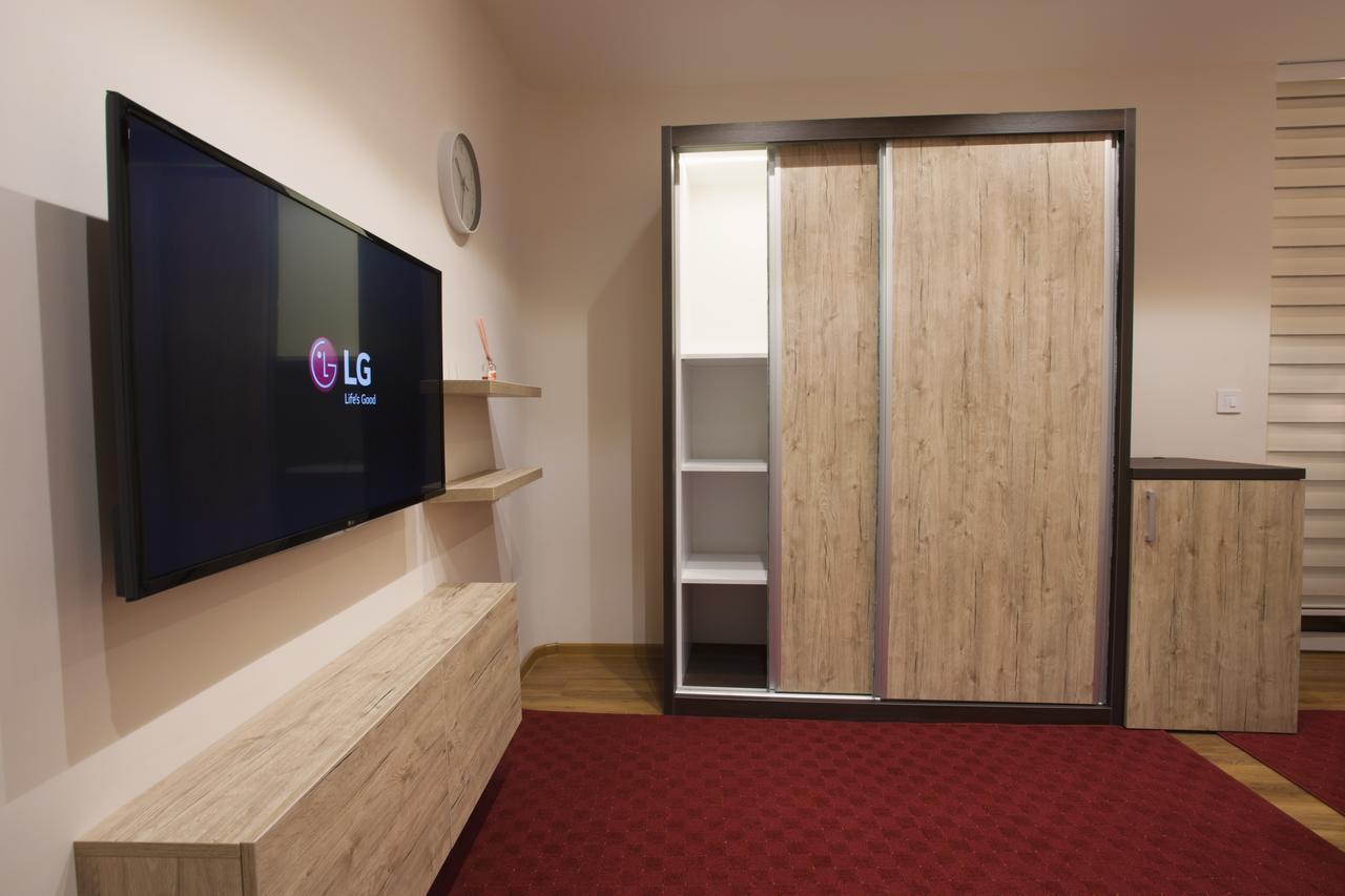 Apartmani Brocat ノヴィ・パザル エクステリア 写真