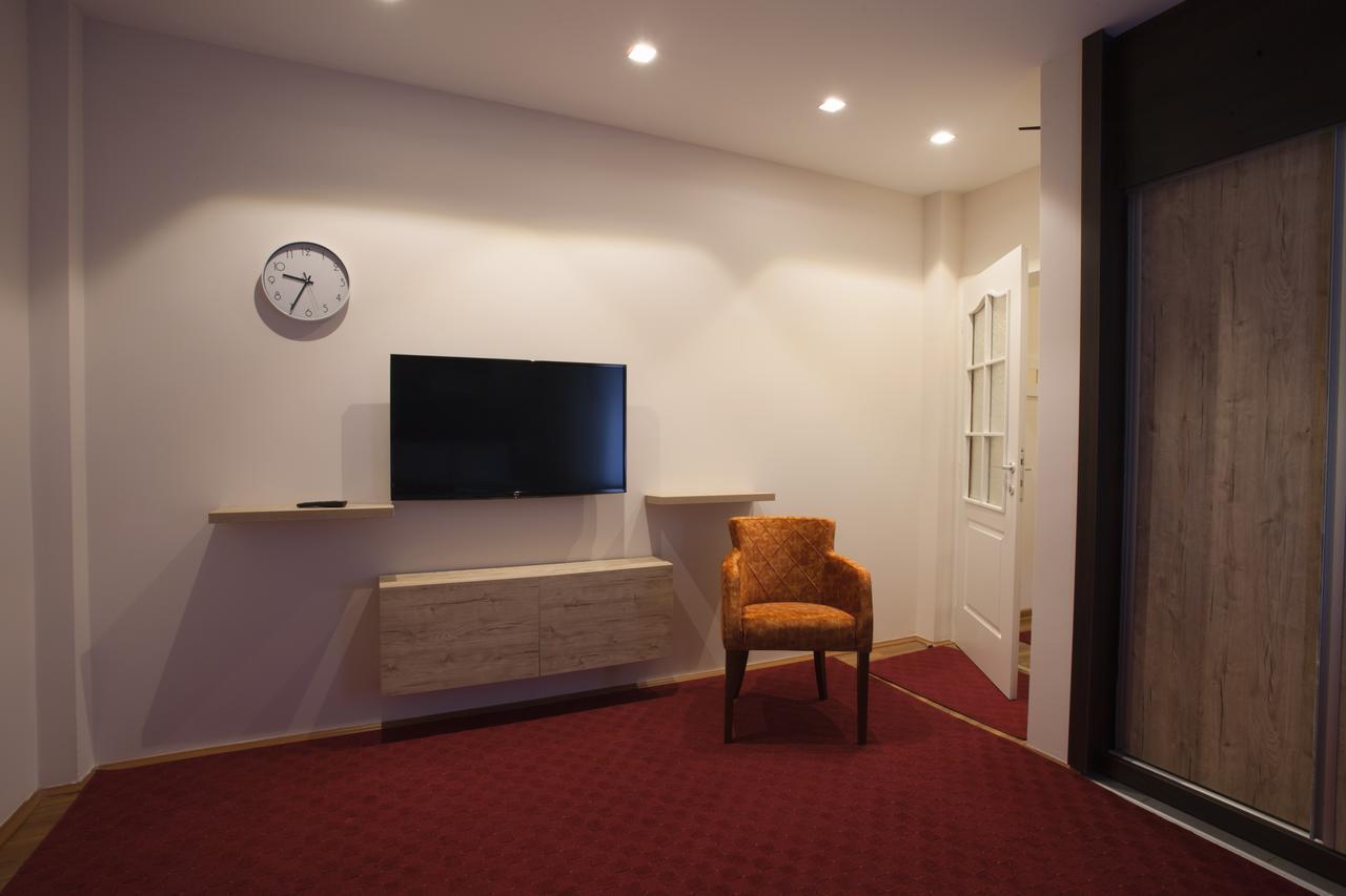 Apartmani Brocat ノヴィ・パザル エクステリア 写真