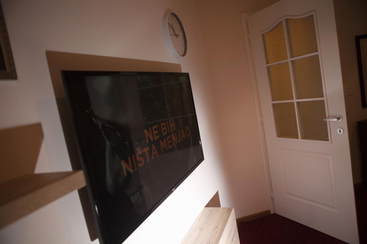 Apartmani Brocat ノヴィ・パザル エクステリア 写真