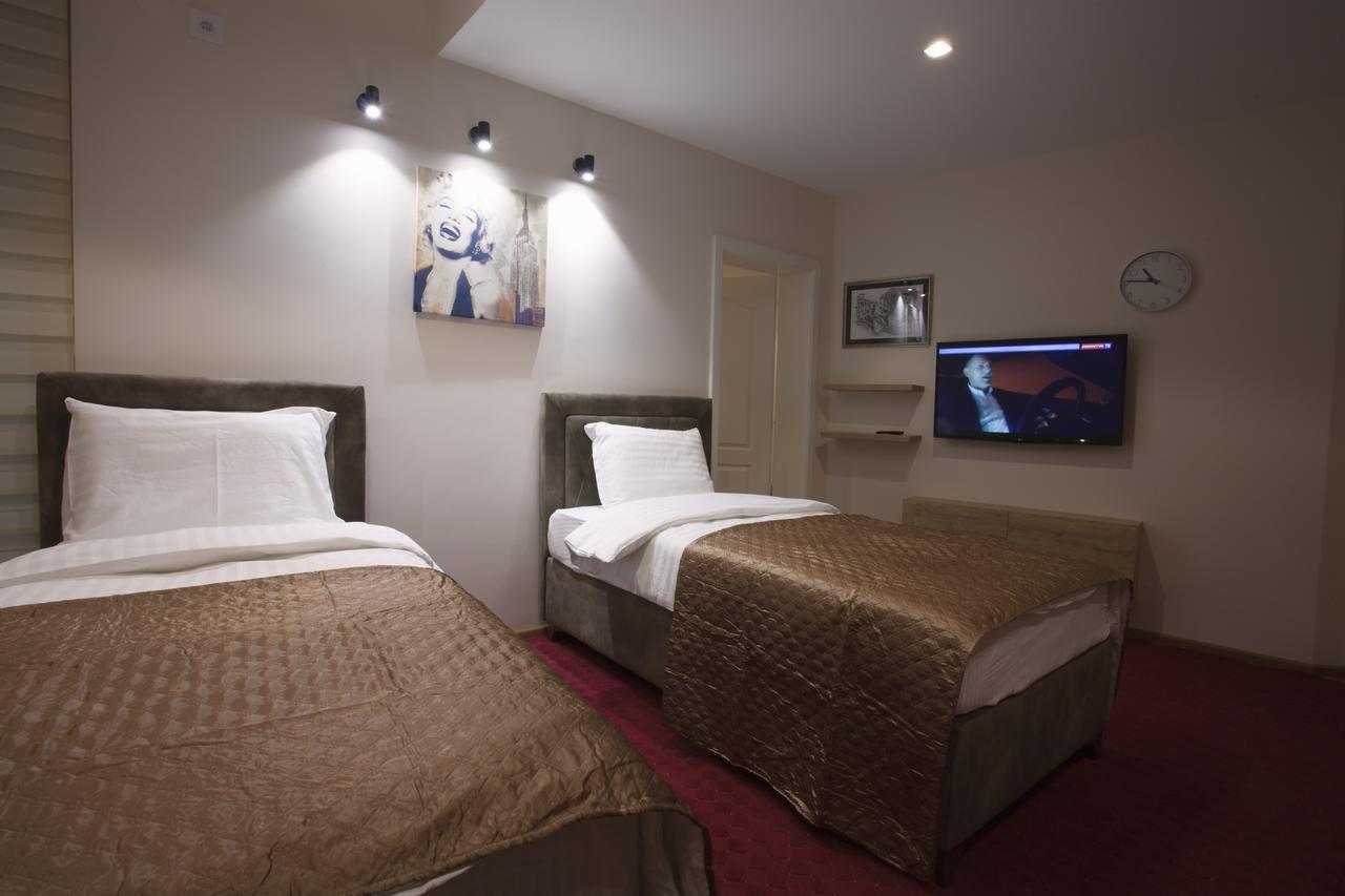 Apartmani Brocat ノヴィ・パザル エクステリア 写真